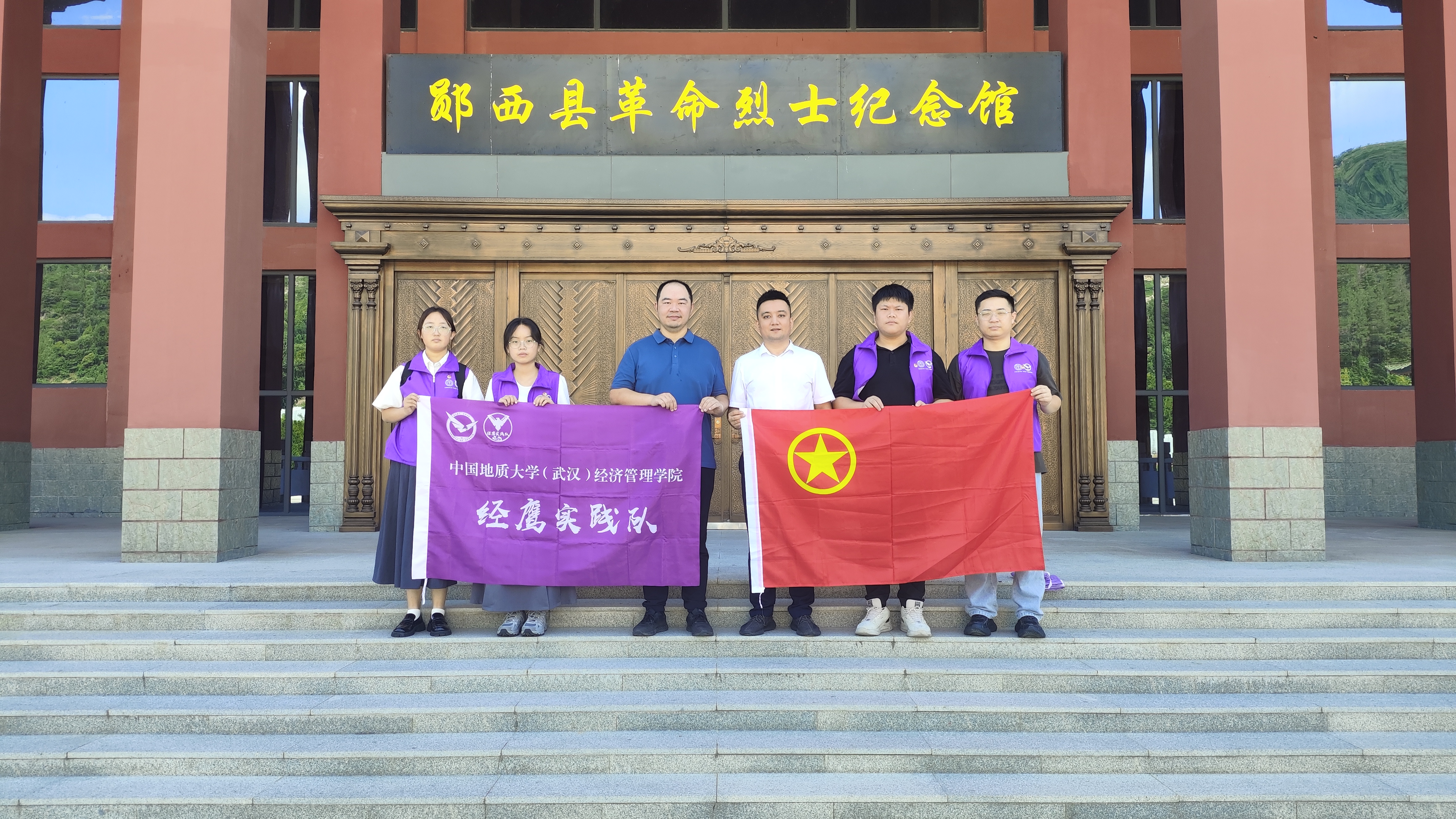 5.团队在县革命烈士纪念馆