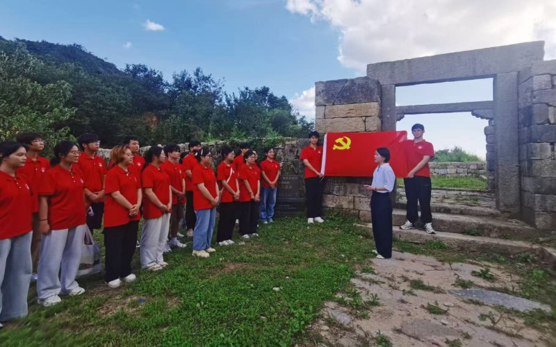 2 许书记给党员学生上党课