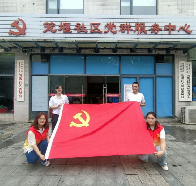 图为：集体合照