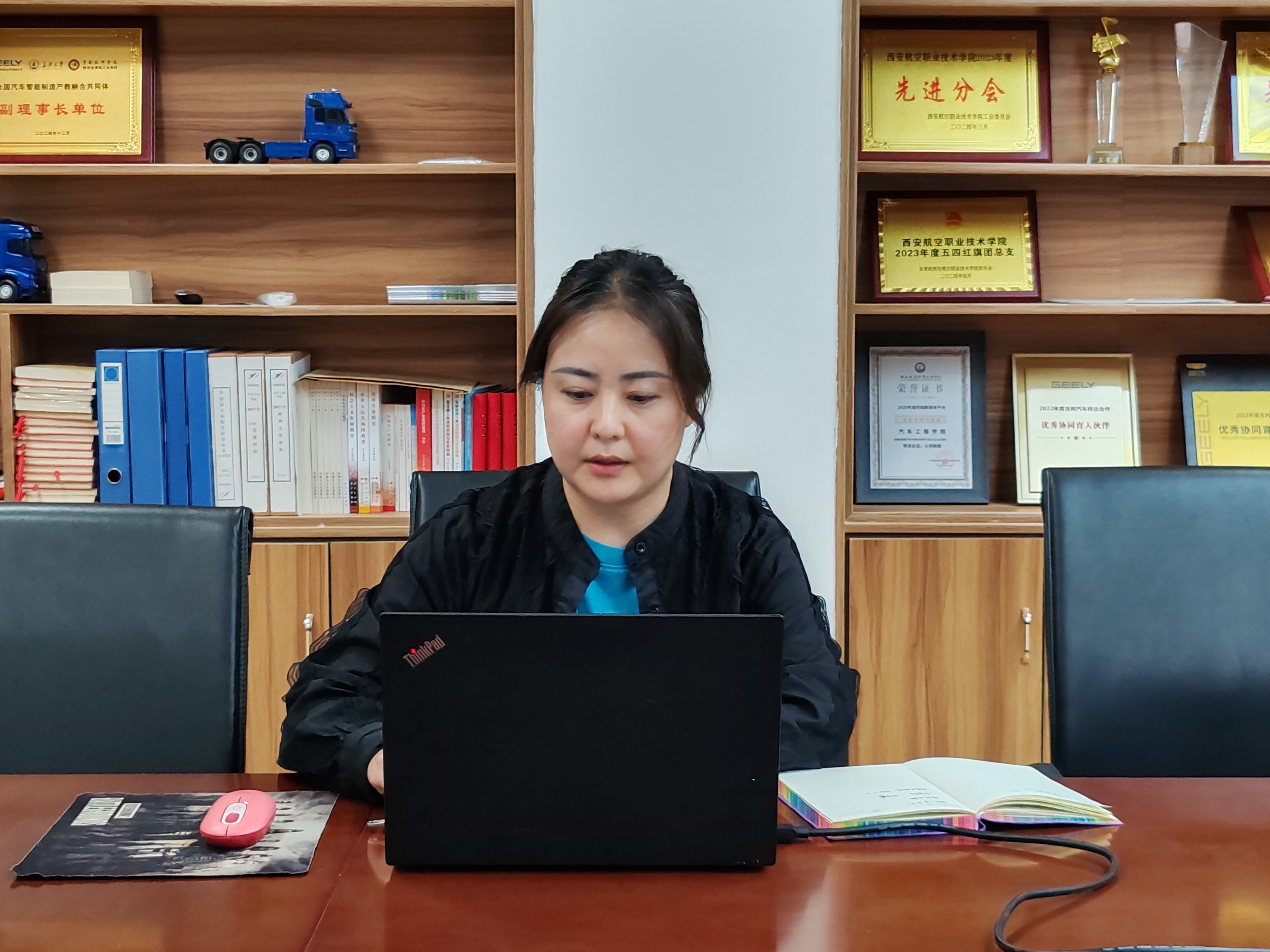 马文倩同志讲党课 马文倩同志讲党课