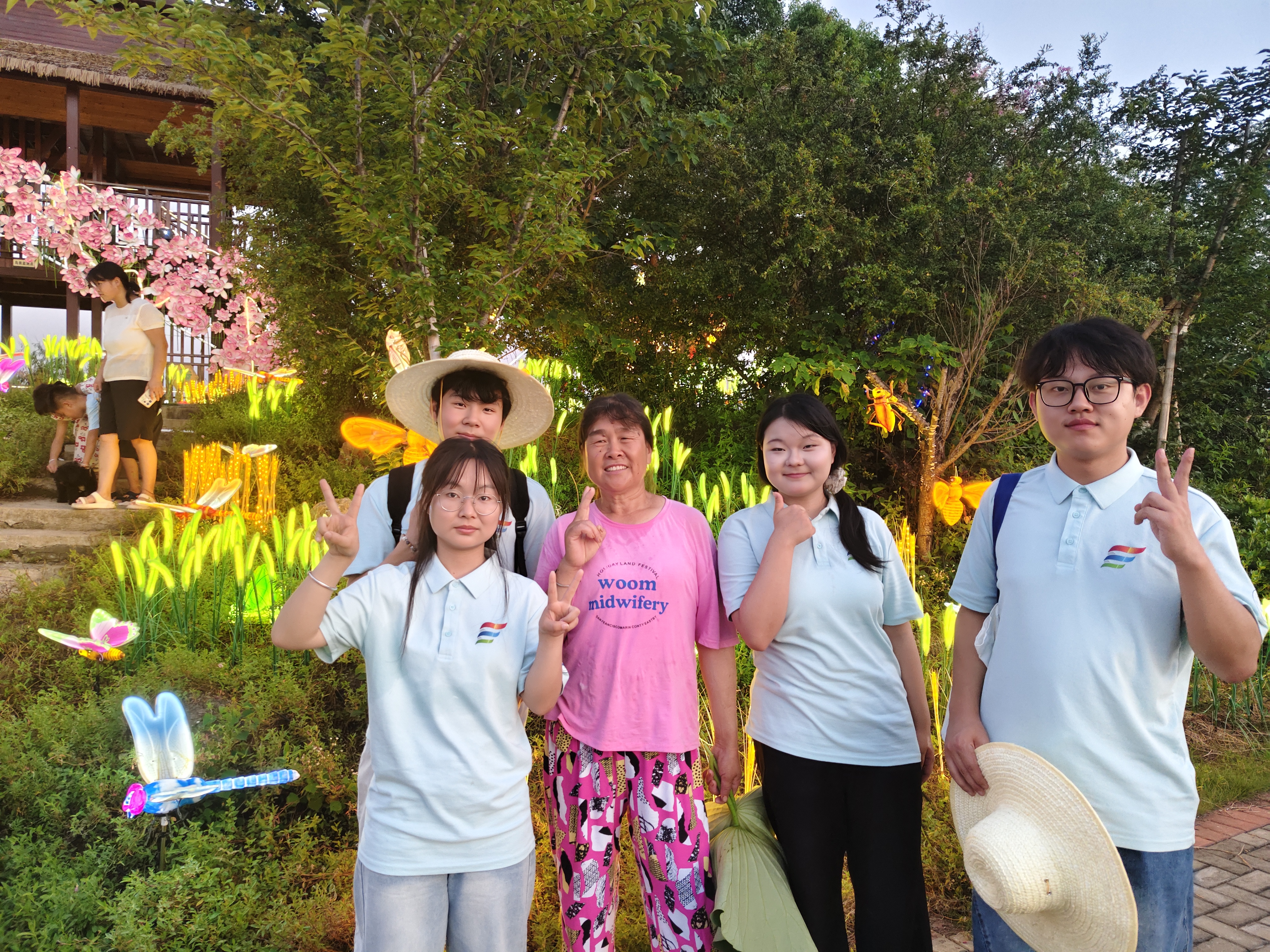 与荷花节游客合照 与荷花节游客合照