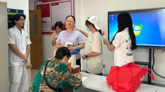 智慧陪诊 青春守护——医护学子“三下乡”架起暖心健康桥