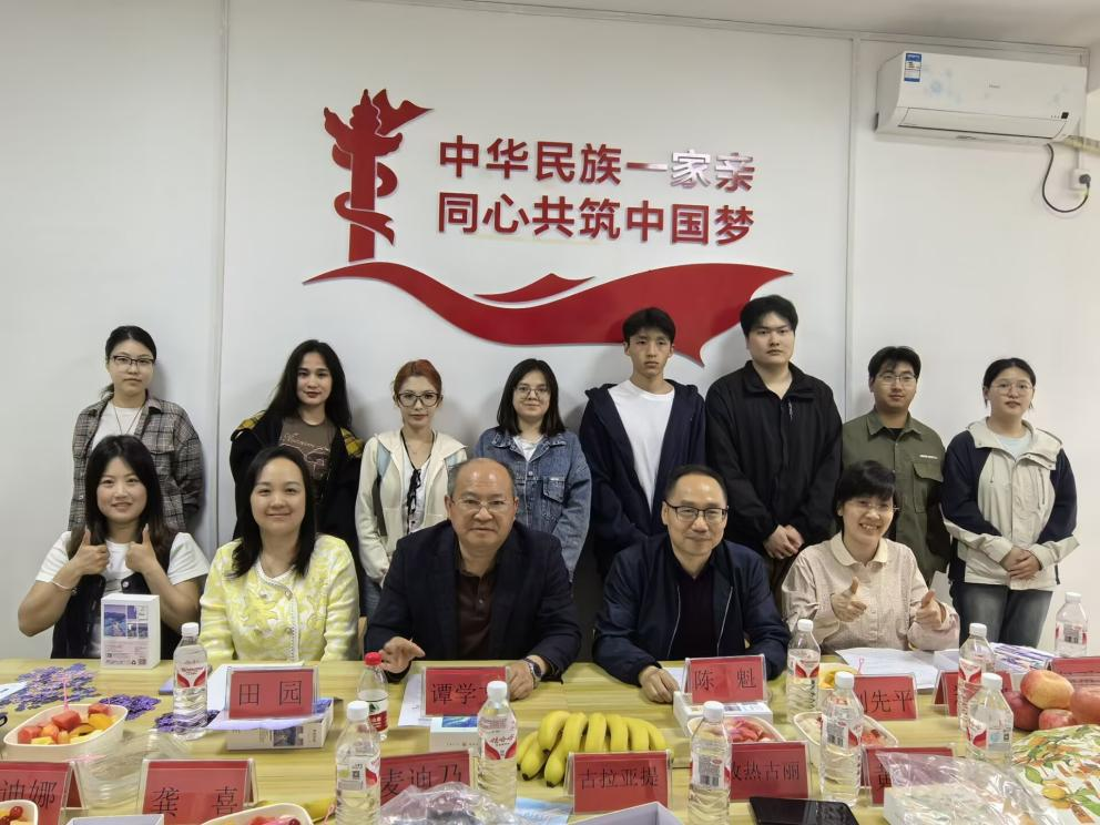 全体参会人员留影 全体参会人员留影