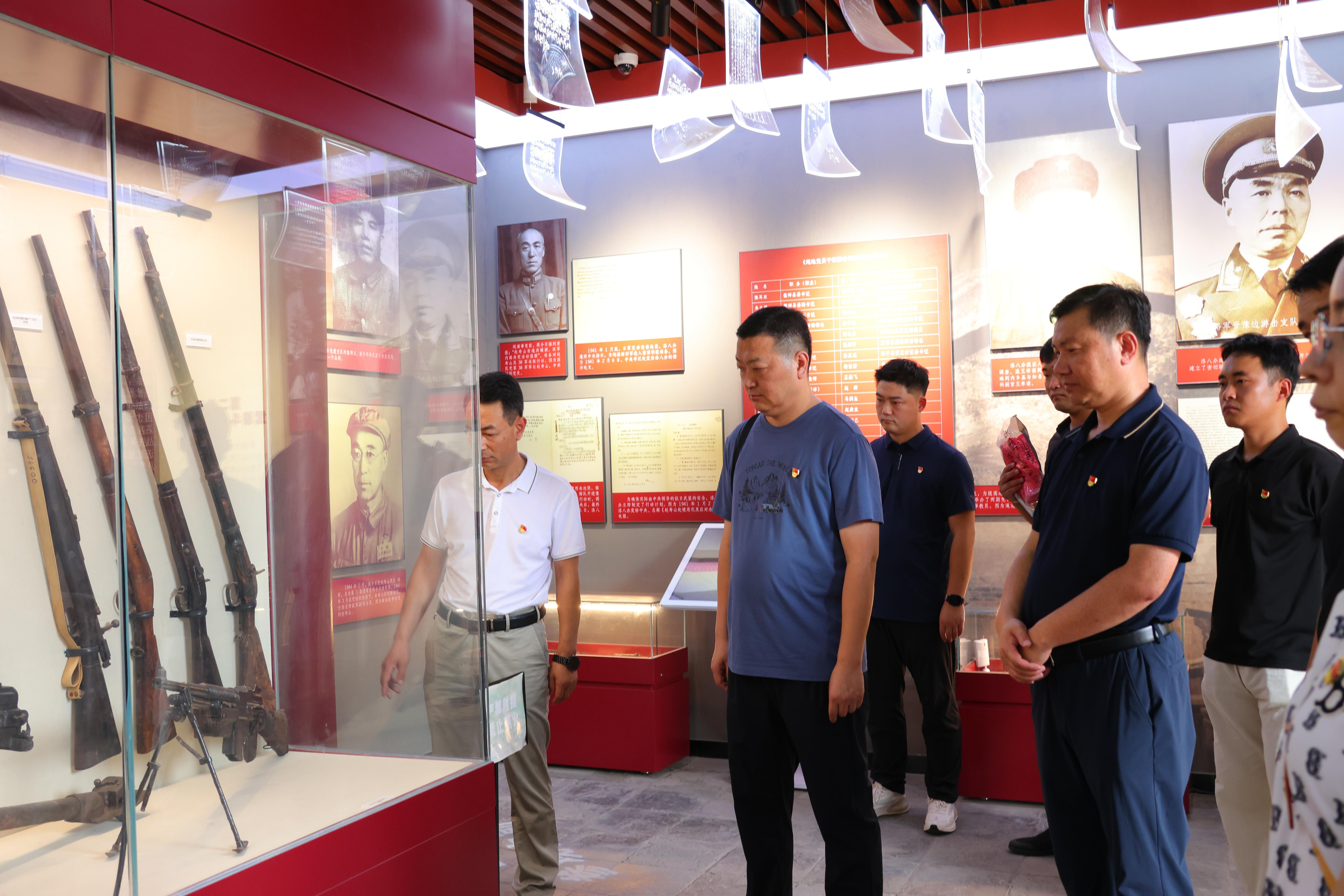 参观“八路军驻洛阳办事处纪念馆”主题展区2