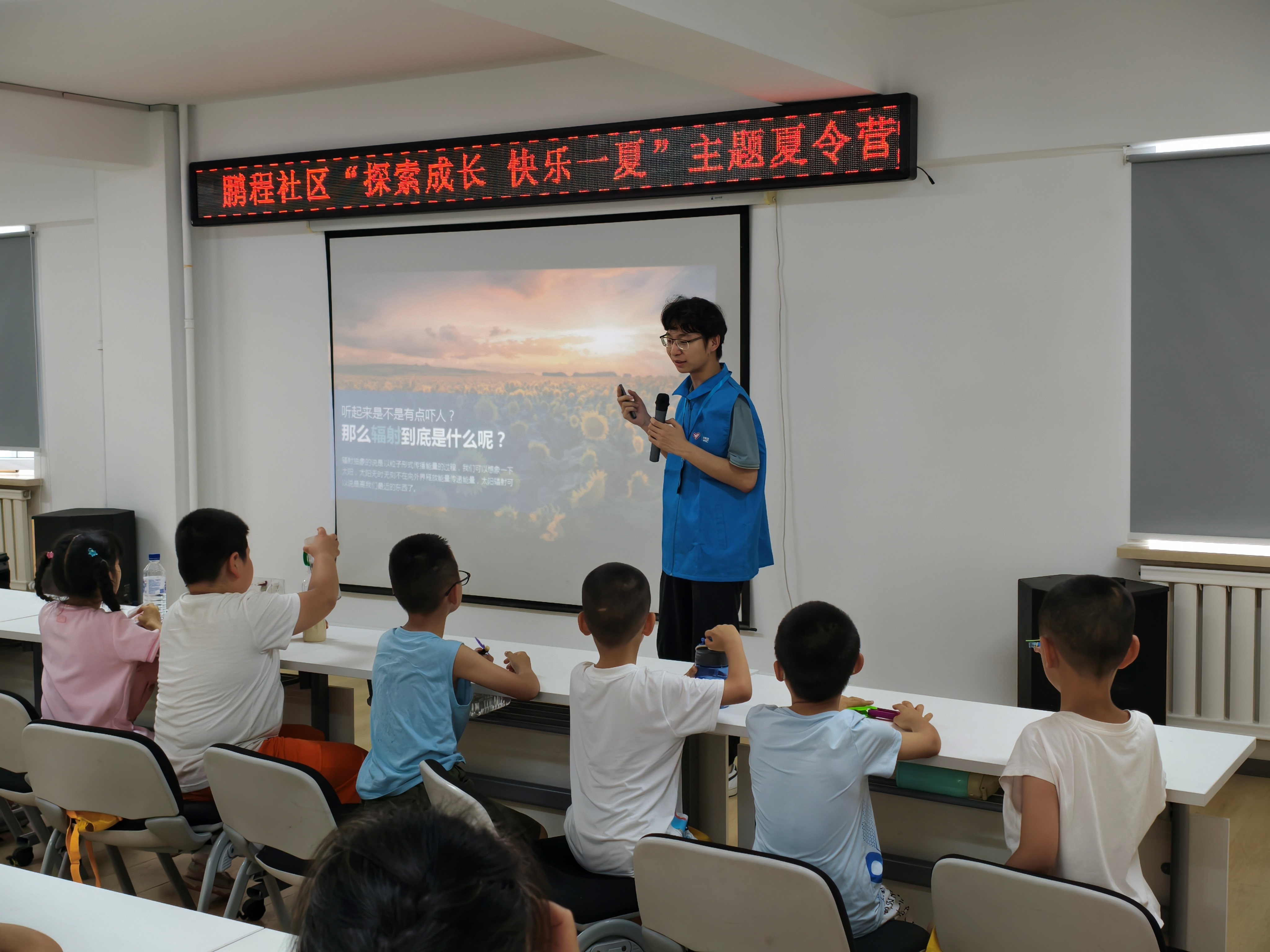 图2：7月9日“两弹一星”精神宣讲课堂志愿者宣讲