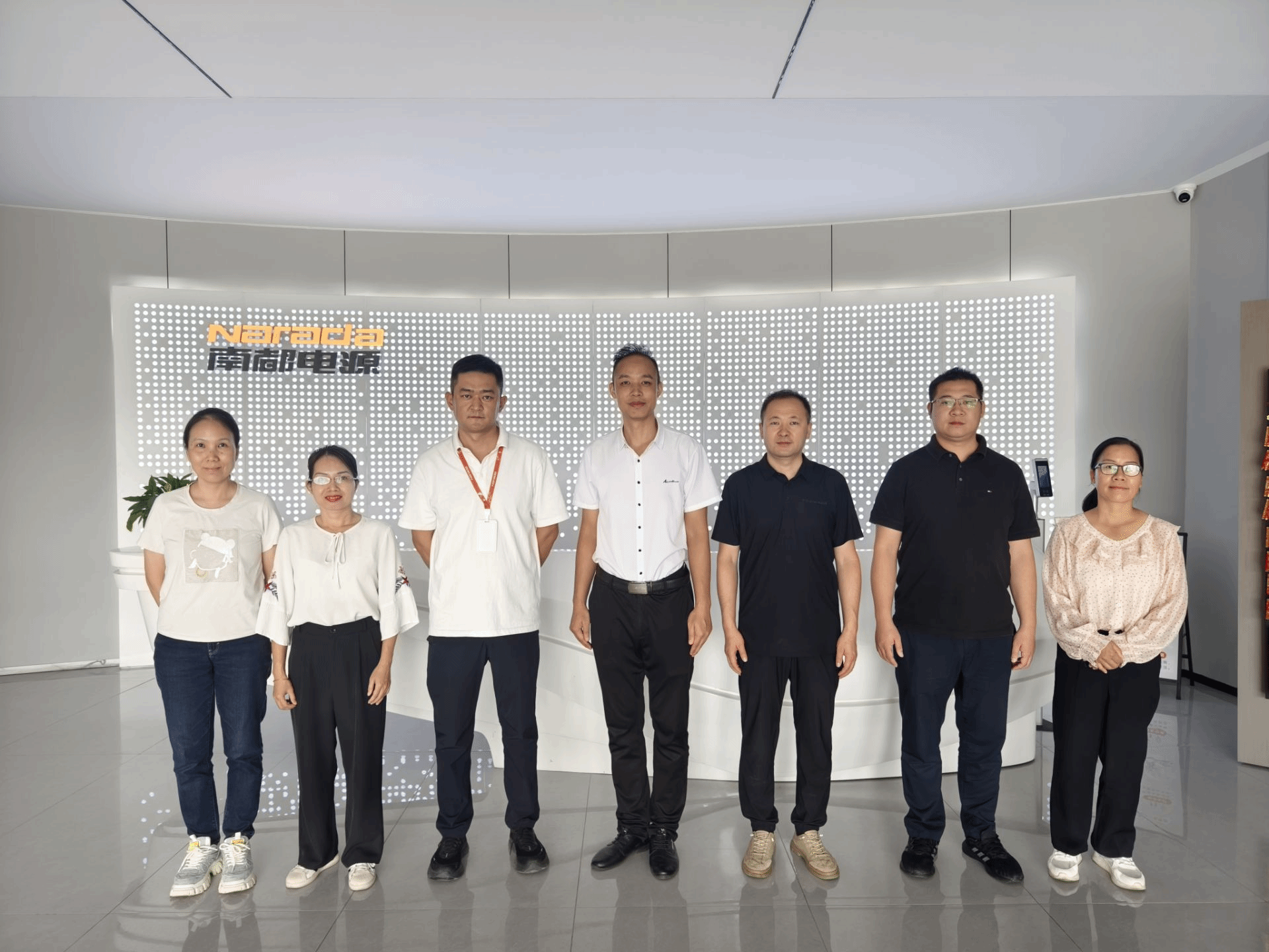 在酒泉南都新能源有限公司交流后合影