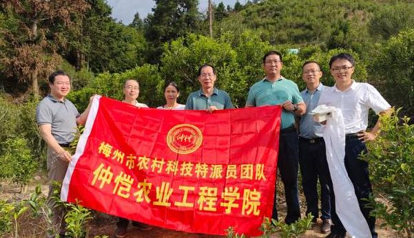 7月潭江镇行动合影(1) 7月潭江镇行动合影(1)