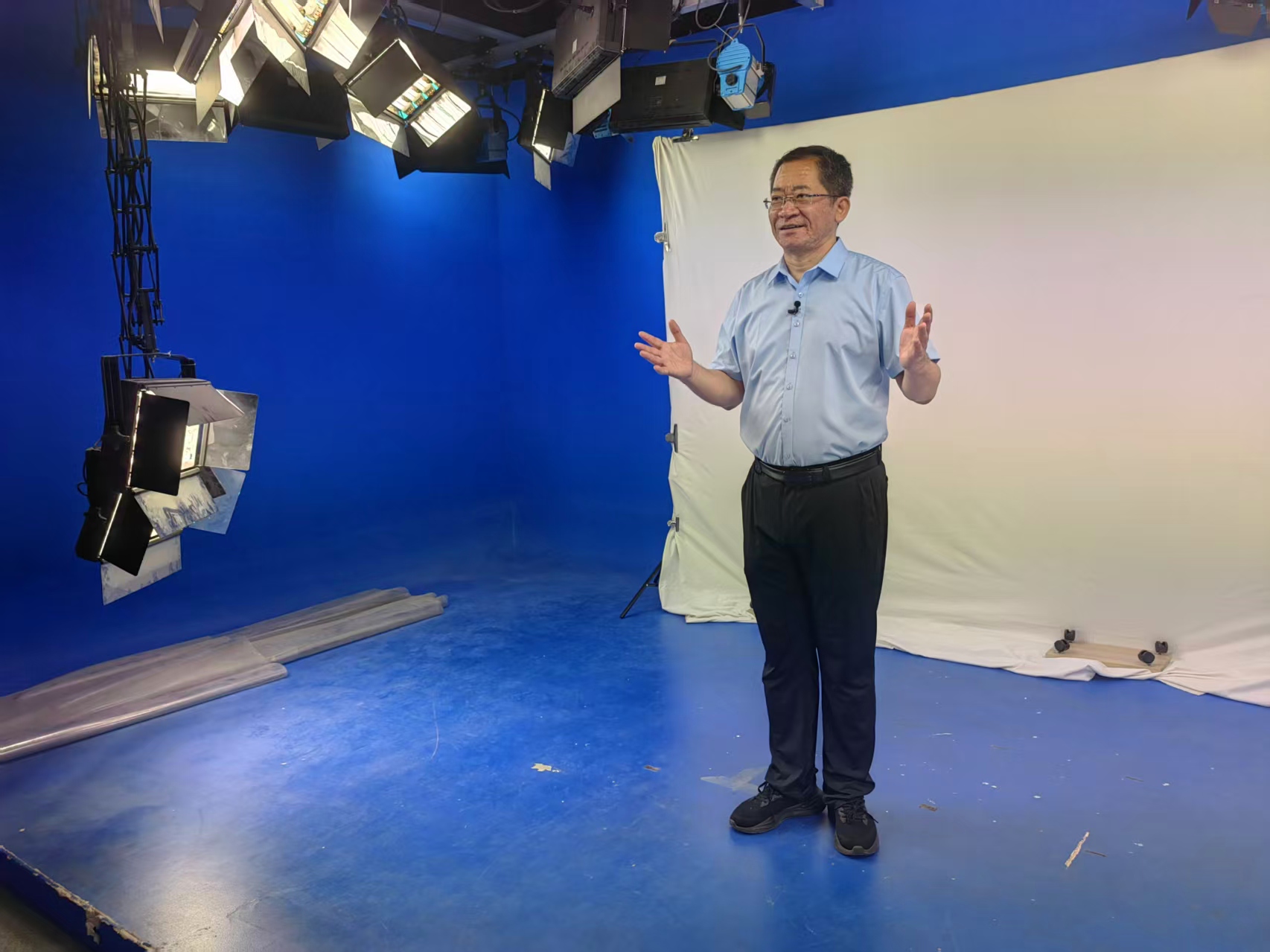 录制精品党课微视频3