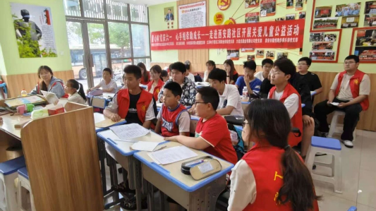 人文与社会科学学院教师第一党支部开展暑期志愿服务活动