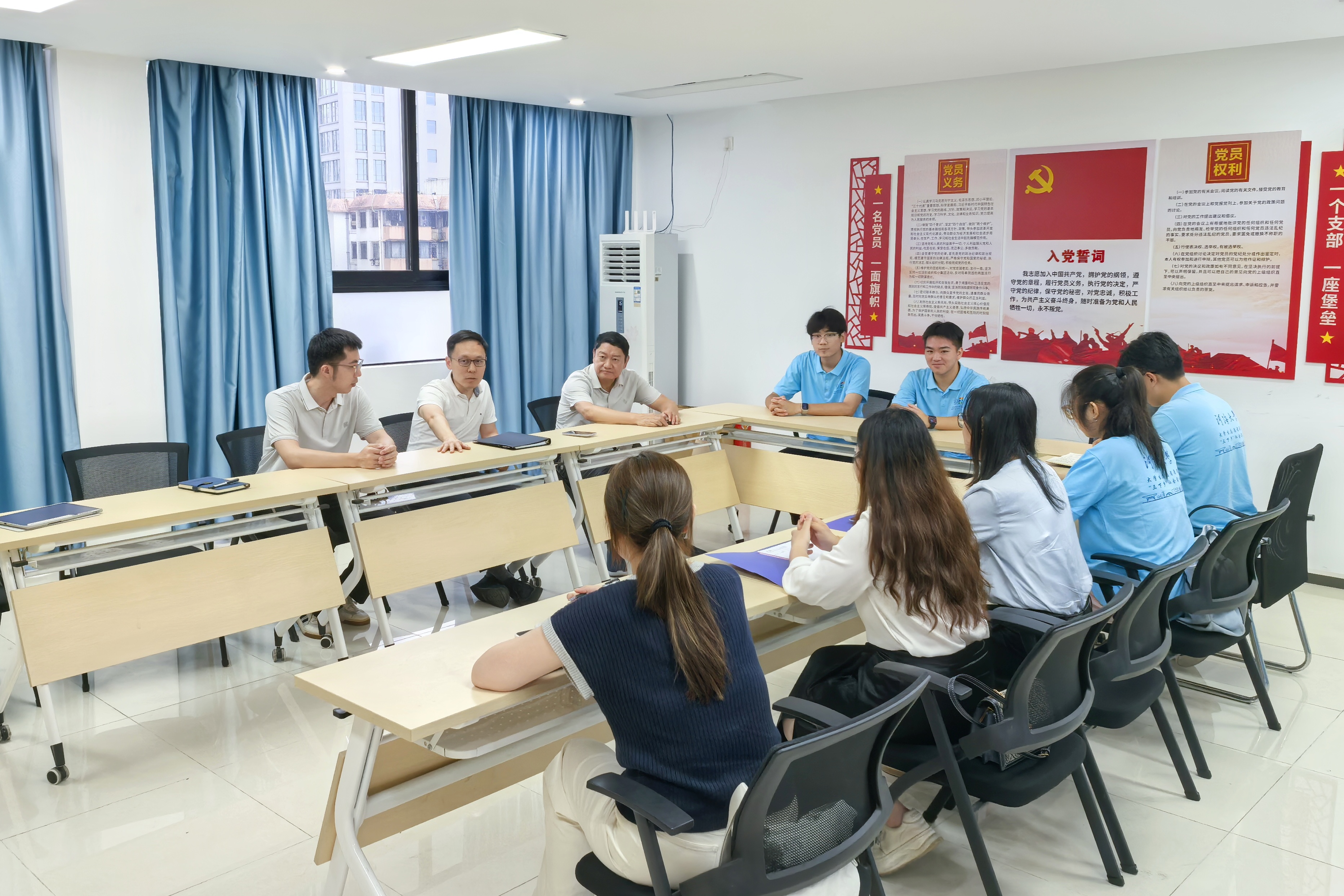 河海大学水利水电学院一行与华南理工大学土木与交通学院相关领导进行座谈