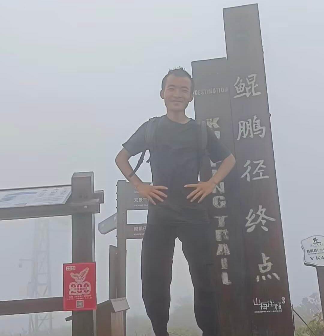 路桥工程学院道路桥梁工程技术(现代学徒制)专业毕业生梁叶生活照 路桥工程学院道路桥梁工程技术(现代学徒制)专业毕业生梁叶生活照