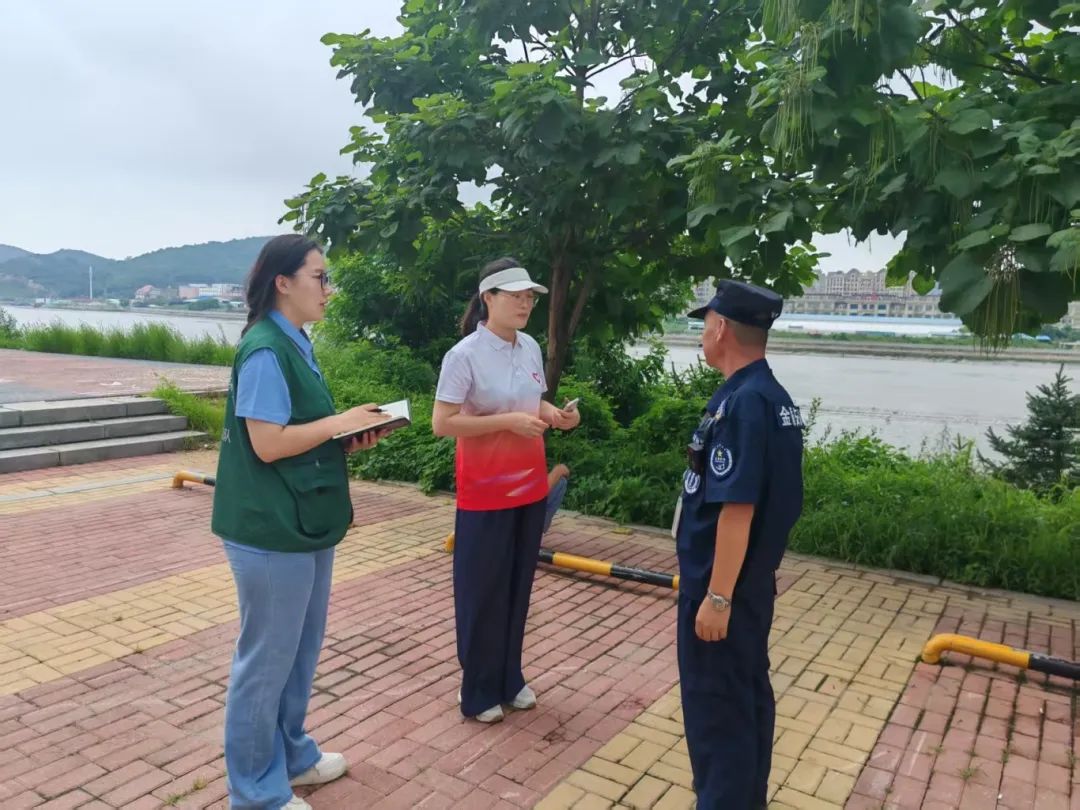 生化学院第一党支部暑期社会实践团队沿河开展生态调研