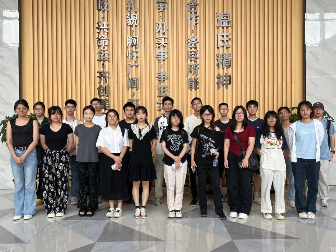 同学们对此次生产实习进行总结汇报-2