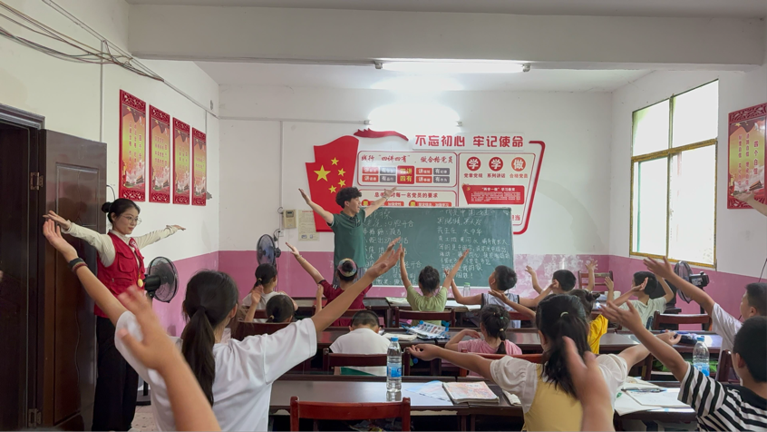 普通话课志愿者老师带领孩子们趣味学习 普通话课志愿者老师带领孩子们趣味学习