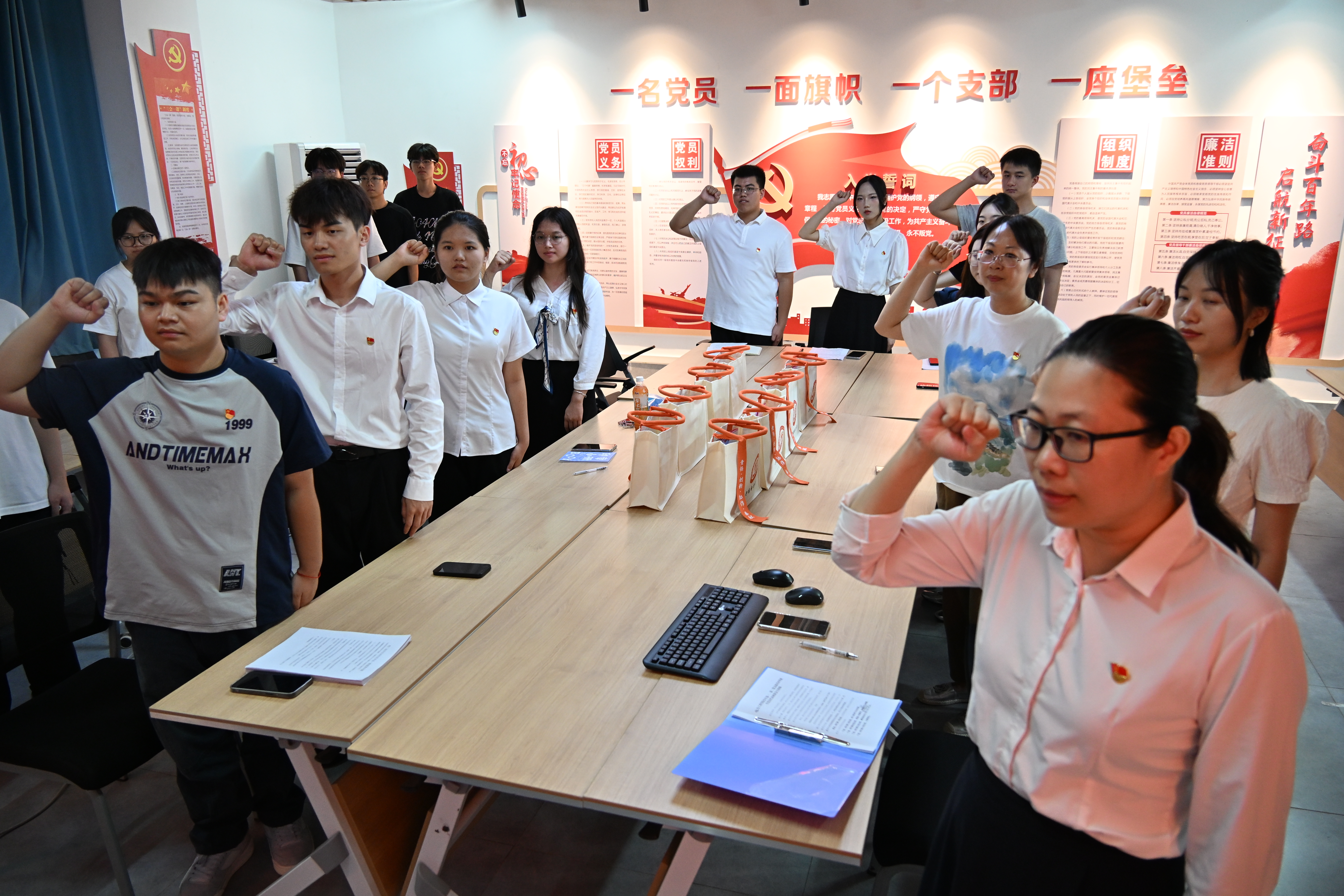 重温入党誓词 重温入党誓词