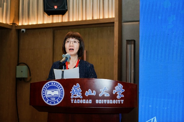 黄智泉主持开幕式 黄智泉主持开幕式