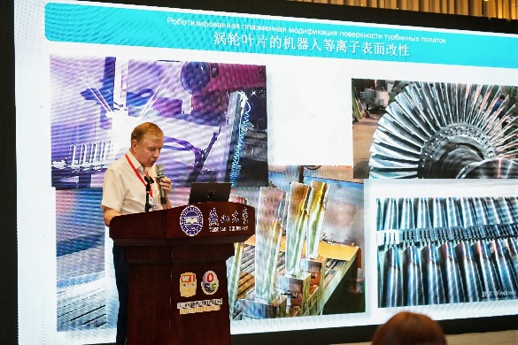 郭瑞·弗拉基米尔院士作邀请报告 郭瑞·弗拉基米尔院士作邀请报告