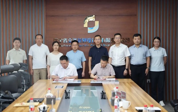 2025年8月，赵丽华、王海涛参加校企协同共建活动