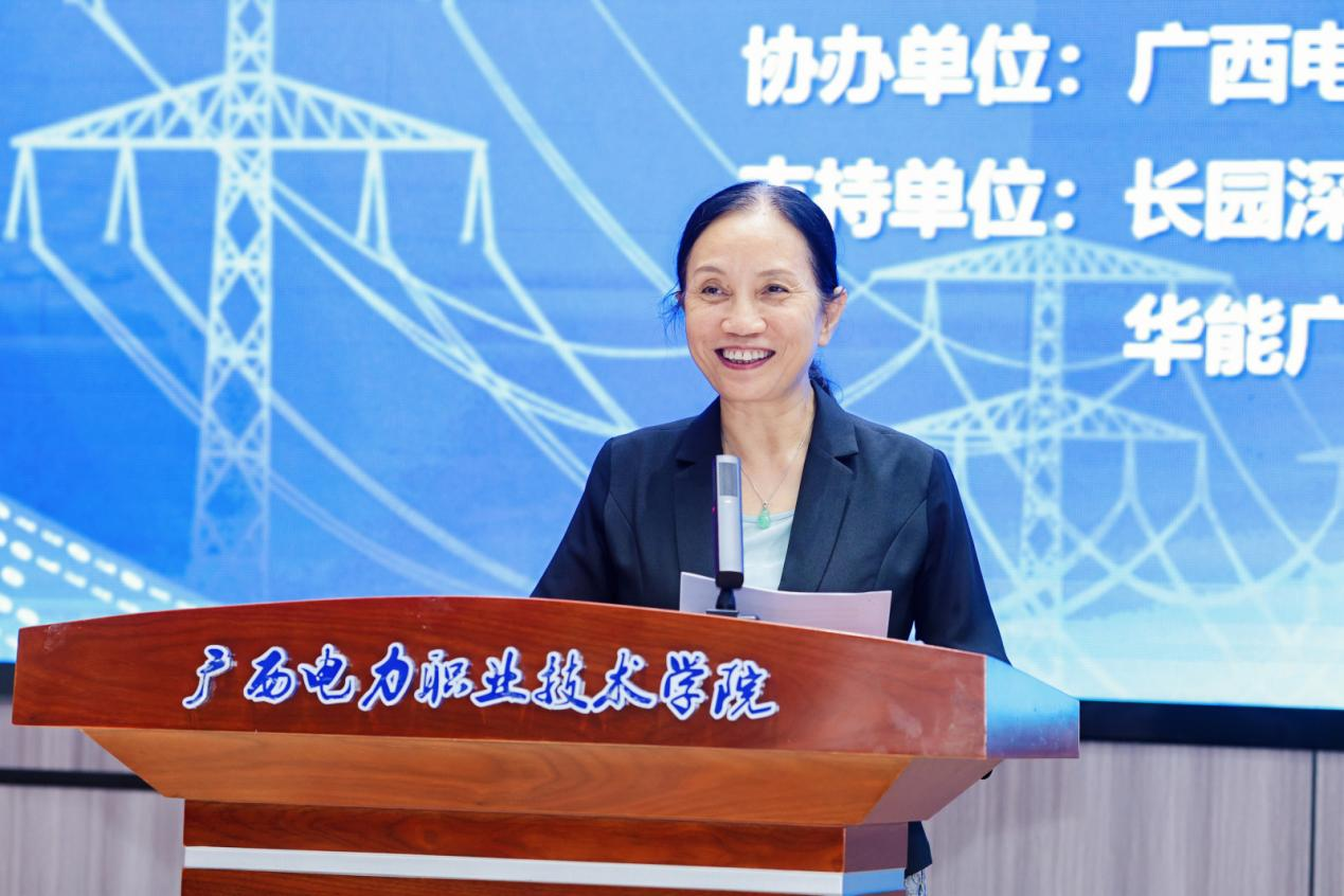 图2：校长助理张海燕在大赛开幕式致辞