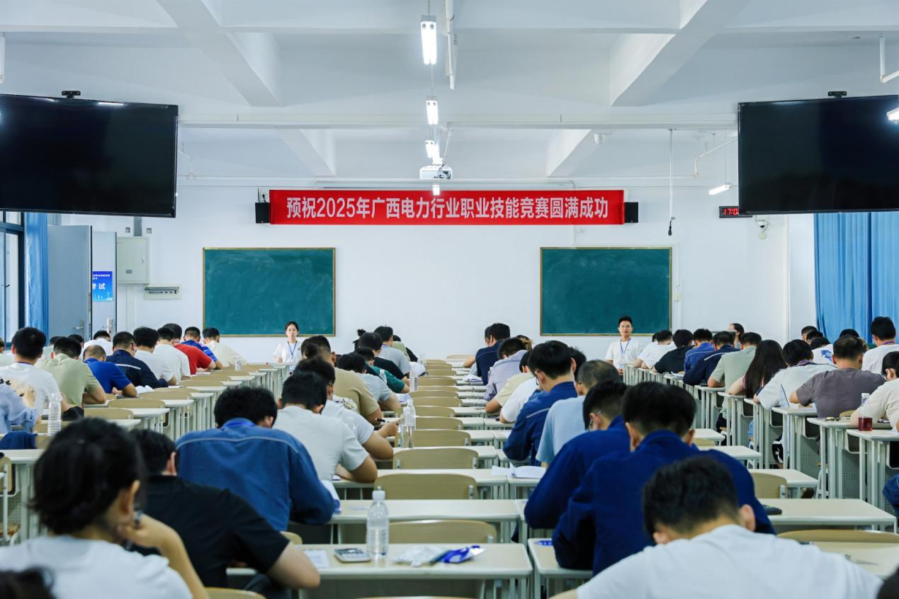 图5：理论考试现场