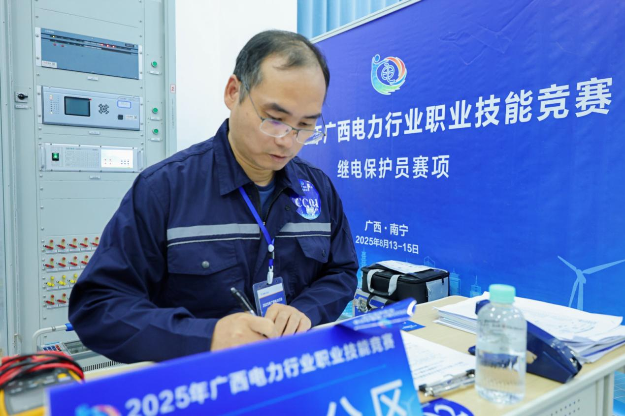 图7：我校参赛老师张超进行故障分析计算