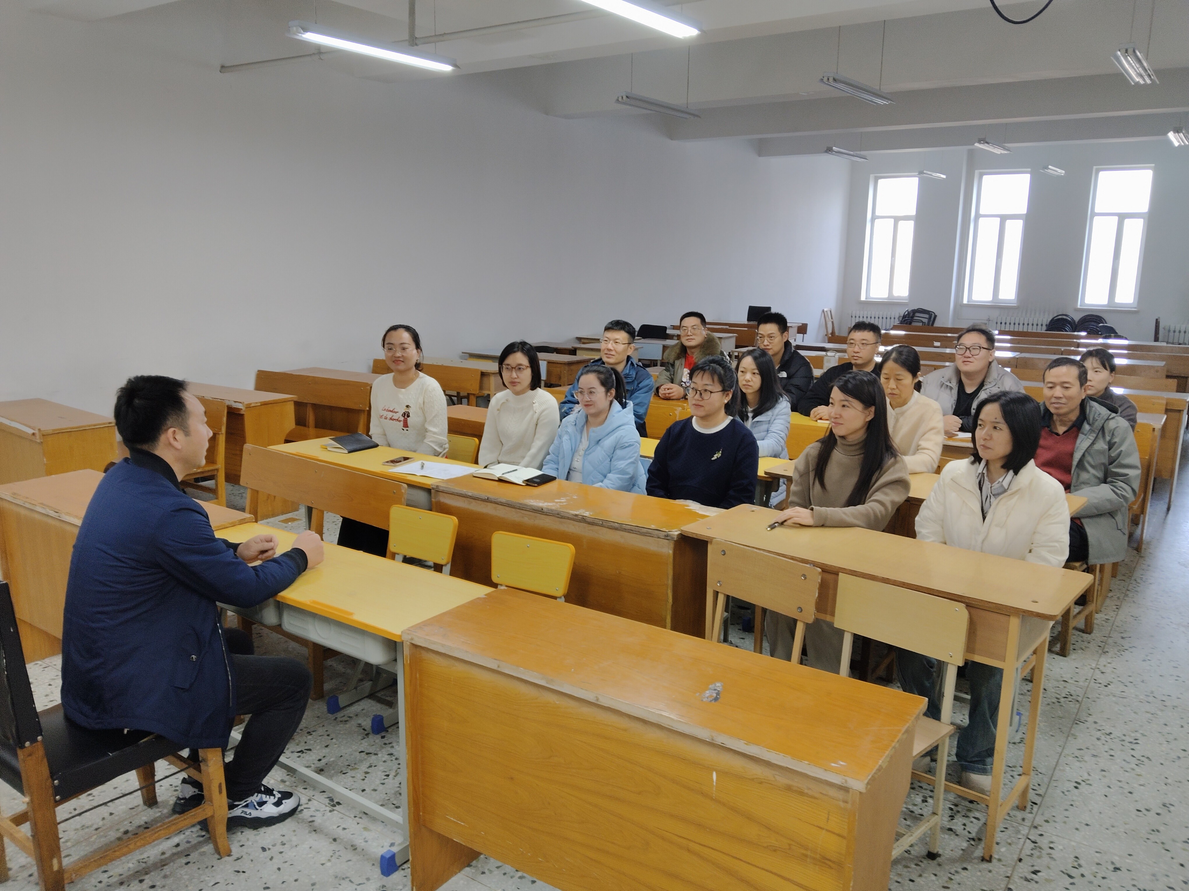 党总支组织党员观看“党课开讲啦”学习活动