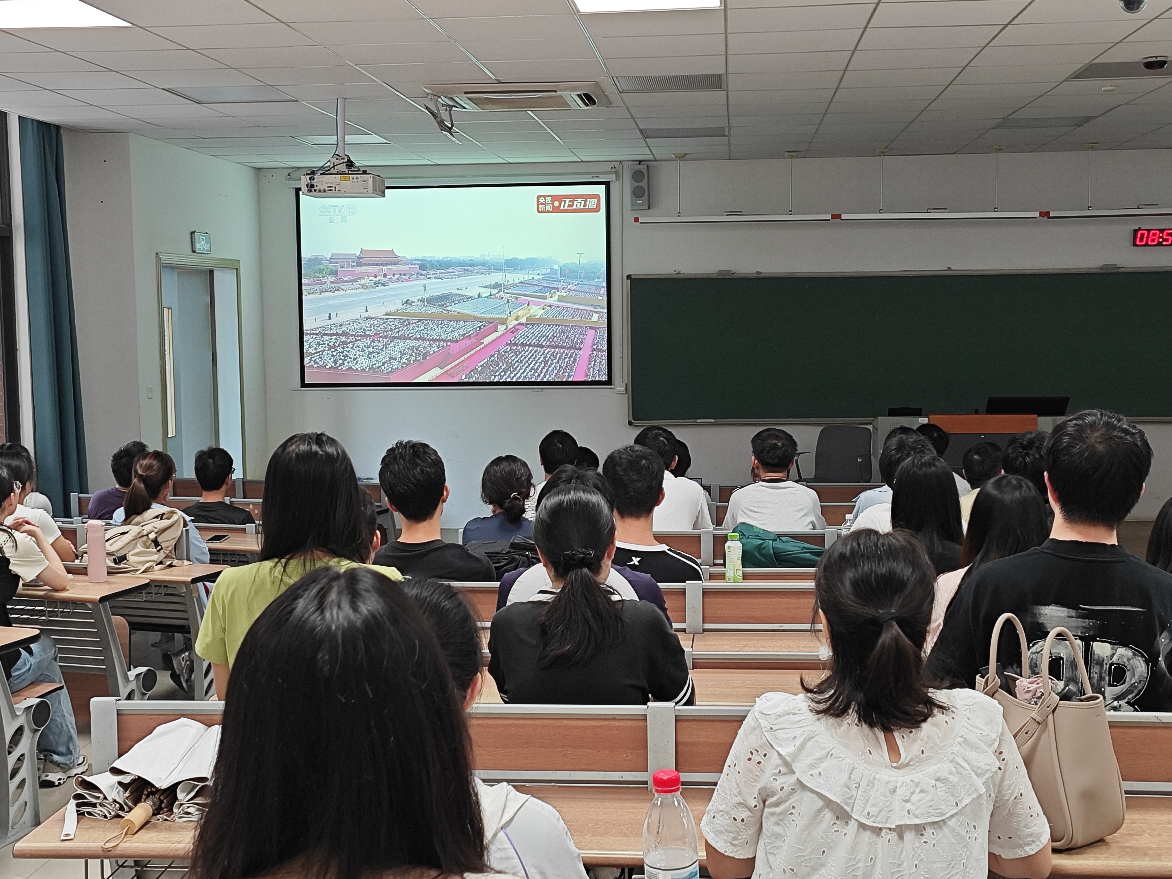 化学化工学院师生热议纪念中国人民抗日战争暨世界反法西斯战争胜利80周年大会 4