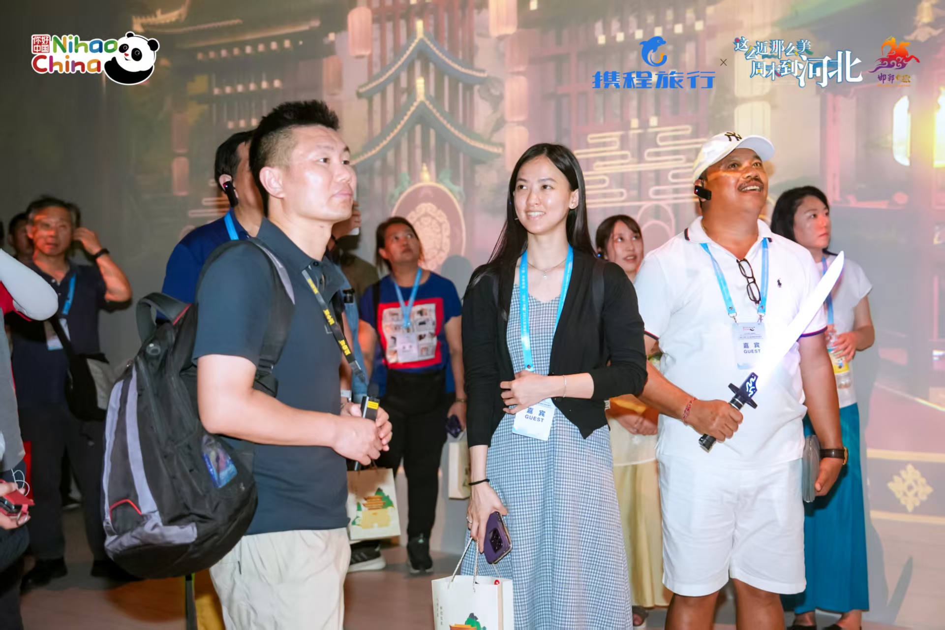 天津外国语大学日语学院日本文化系教师党支部书记王耀振为“你好！中国”2025亚洲旅行商中国行·邯郸站提供翻译服务场景2