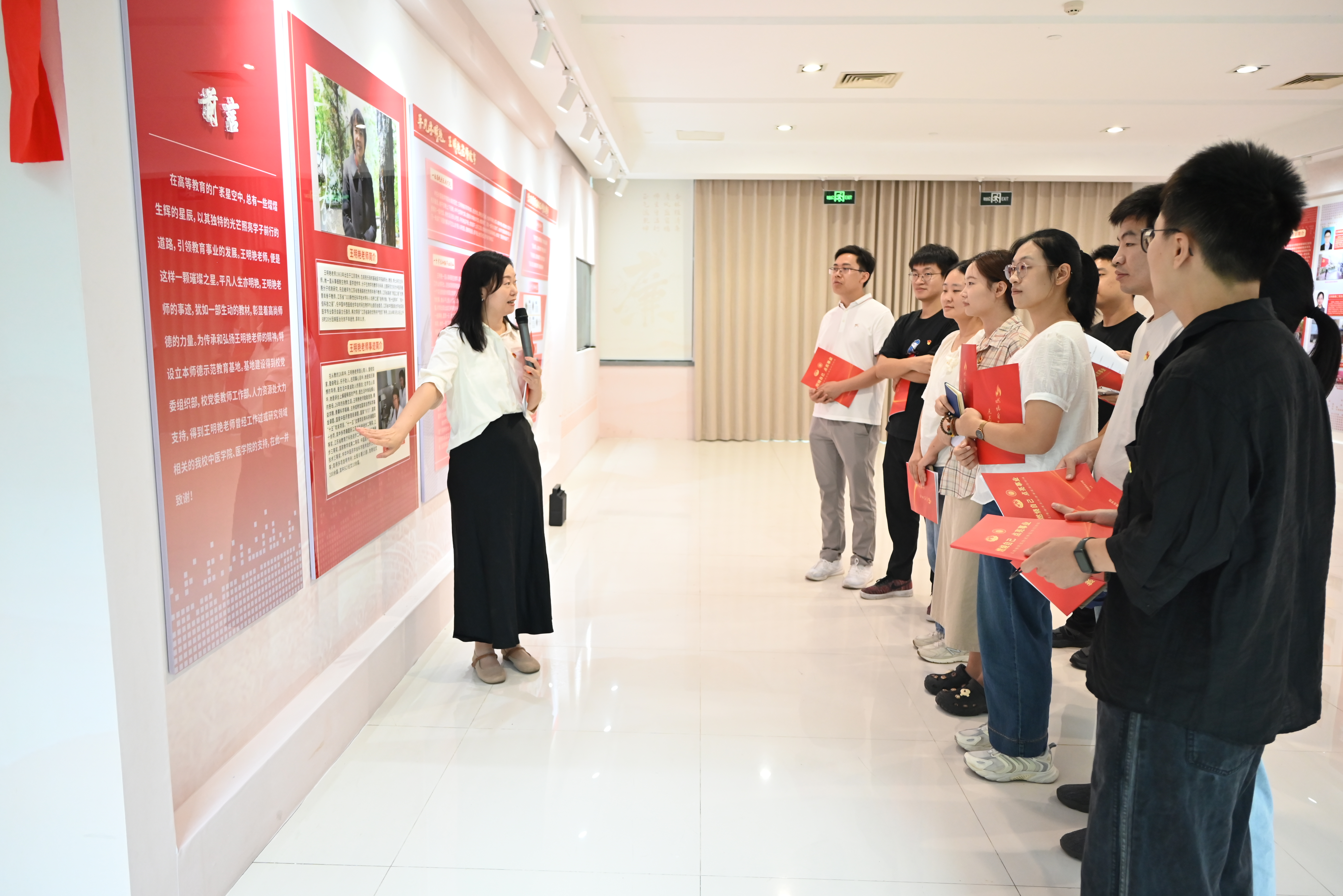 薛梅讲解王明艳老师先进事迹 薛梅讲解王明艳老师先进事迹