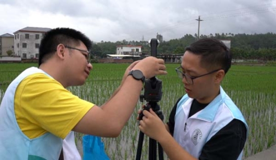 03唐庆树老师带领突击队队员安装360VR设备