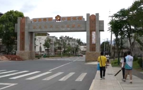 01前往网红打卡点省门安装设备