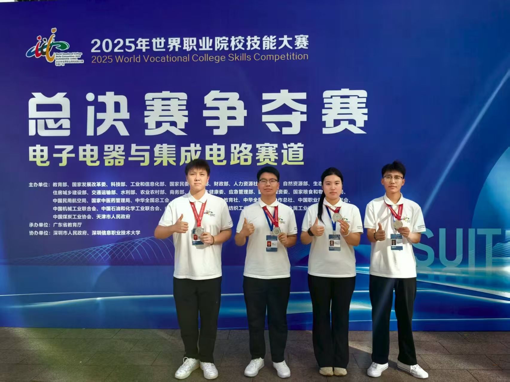 5E6D4B39D90FCEFA1B8CC5A017E_A5BC403C_36B97