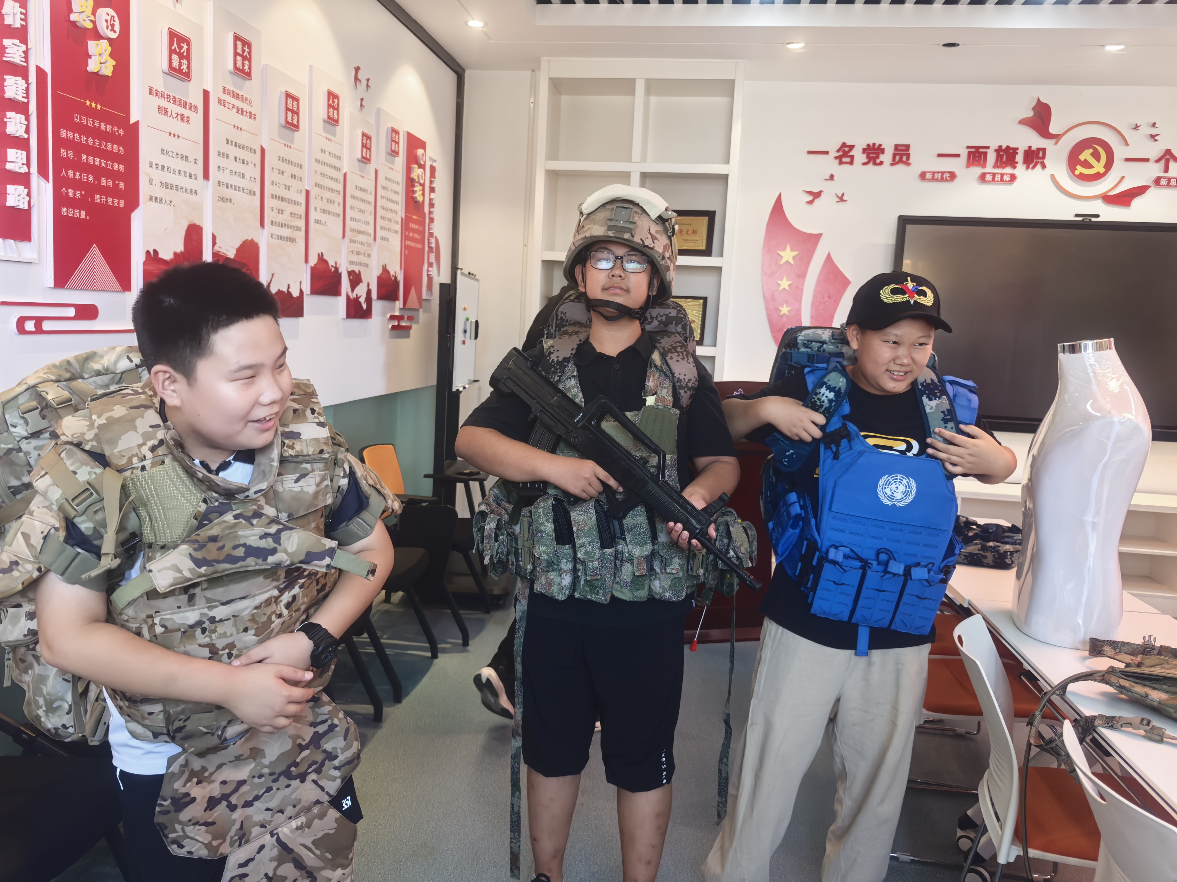 野外防护装备试穿