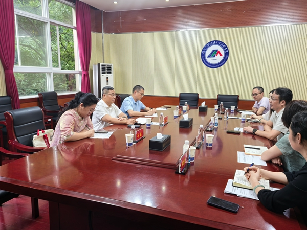 图2 学校调研组与湖南大众传媒职业技术学院座谈交流