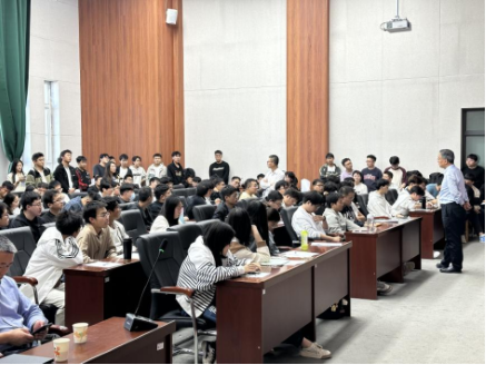 康重庆教授与学生交流