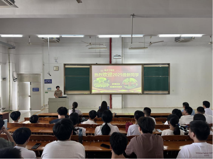 图1 新生见面会现场