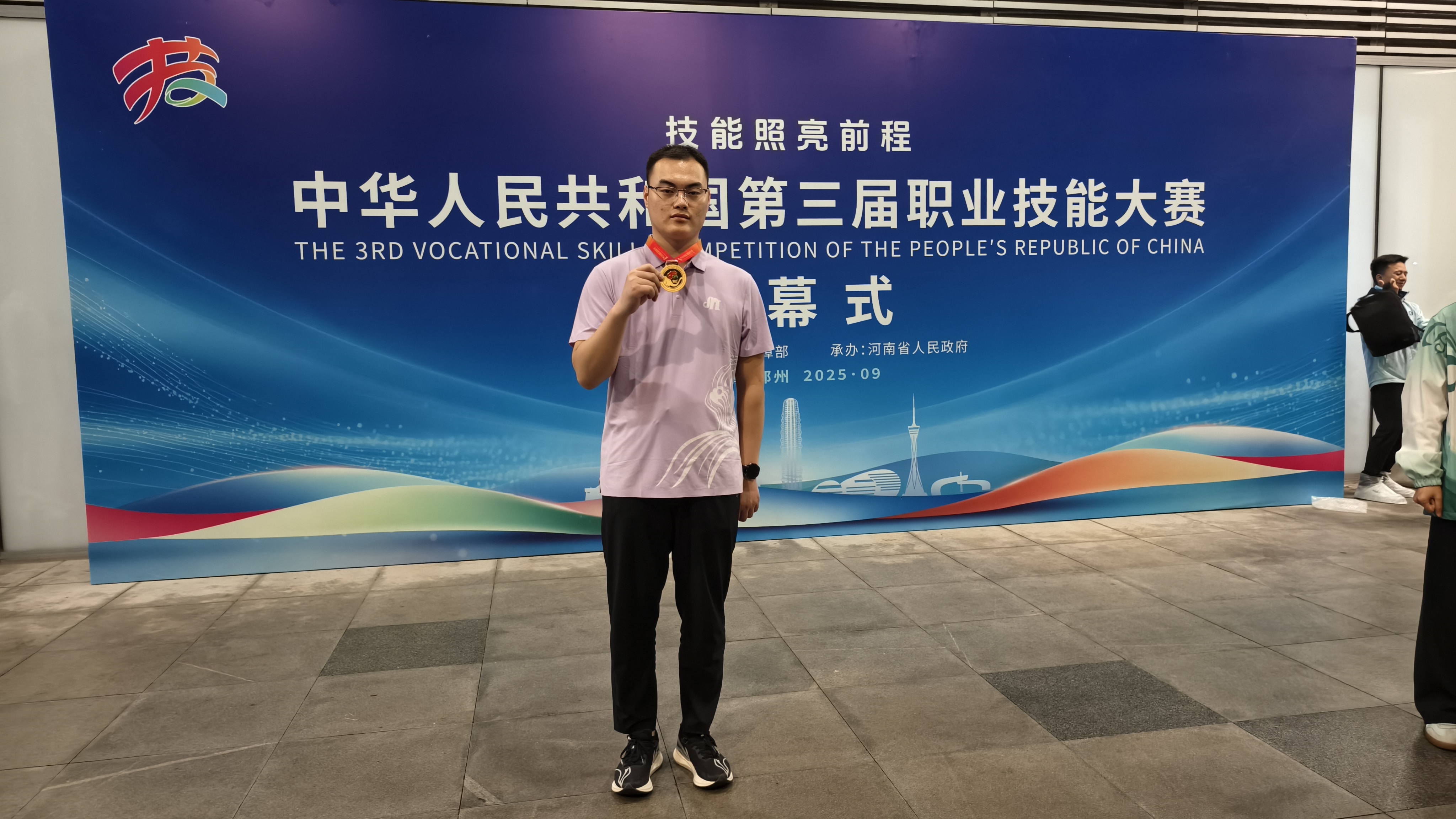 金牌选手张国佗
