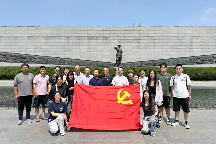 参观南京大屠杀纪念馆