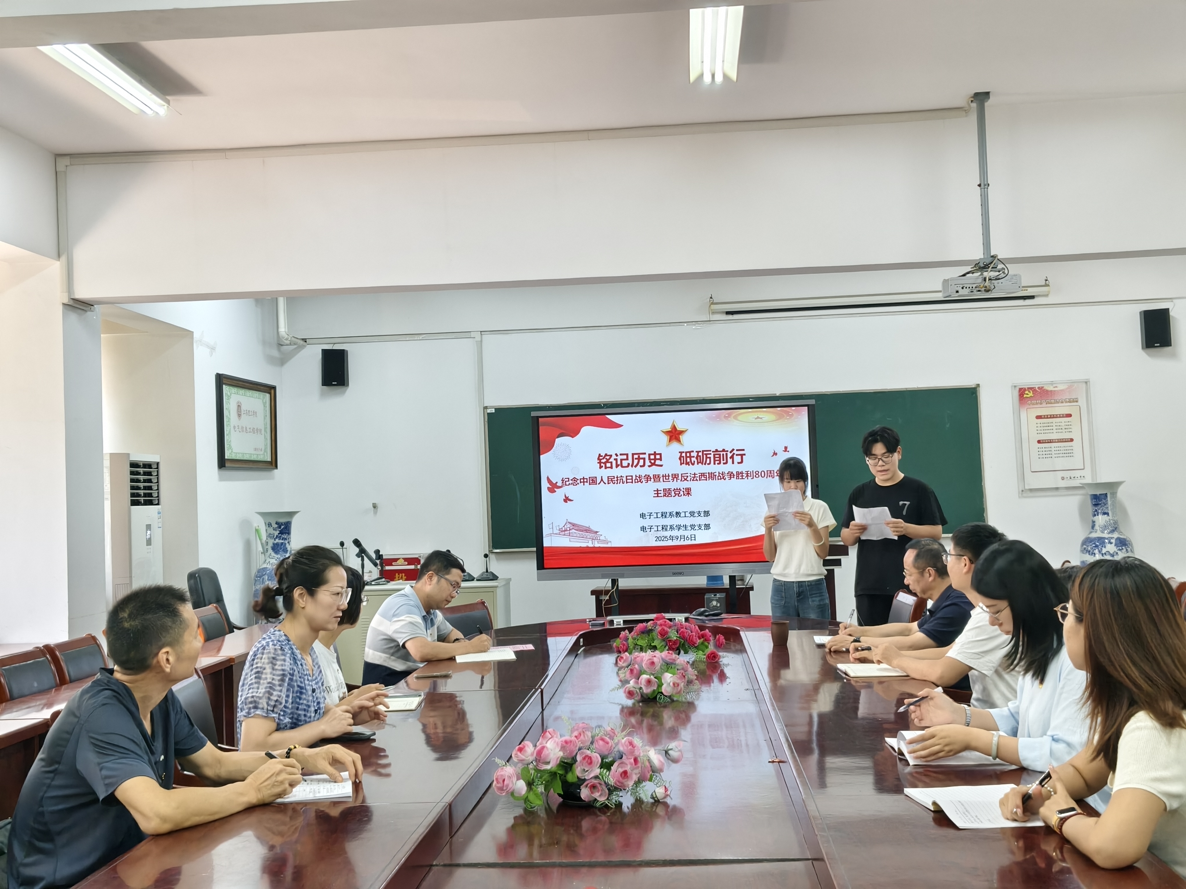 朗诵诗歌《铭记历史，和平奋进》