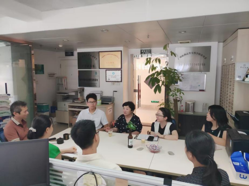图 1 经管团队与信道所交流学习