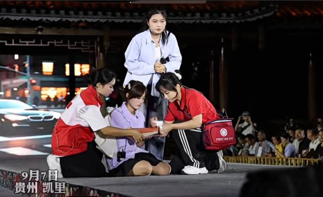 “村T”表演现场2 “村T”表演现场2