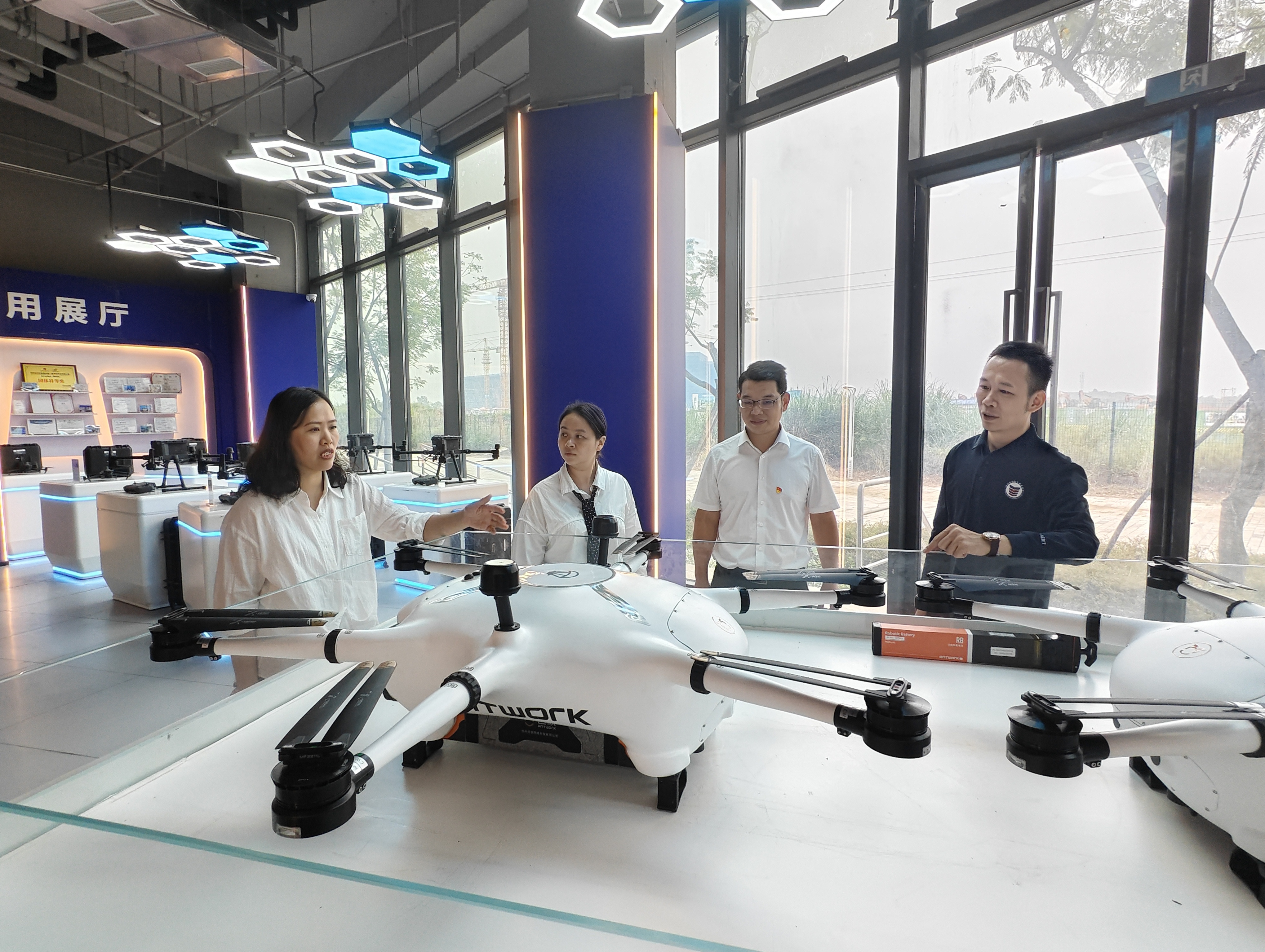 参观西南航空职院低空经济产业学院