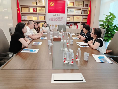 图 4 经管团队与诚安信所交流学习
