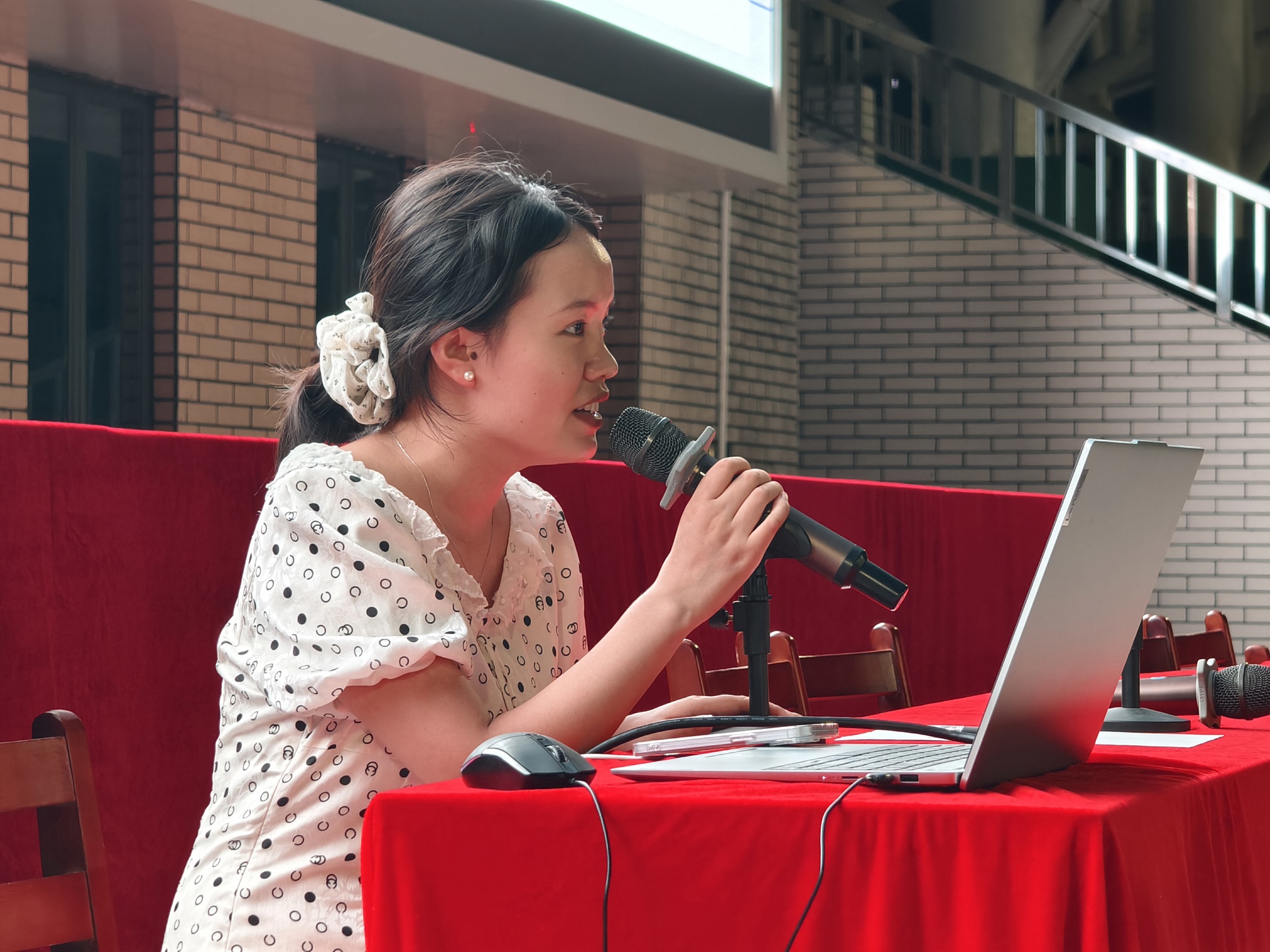 席香菊老师开展学籍教育