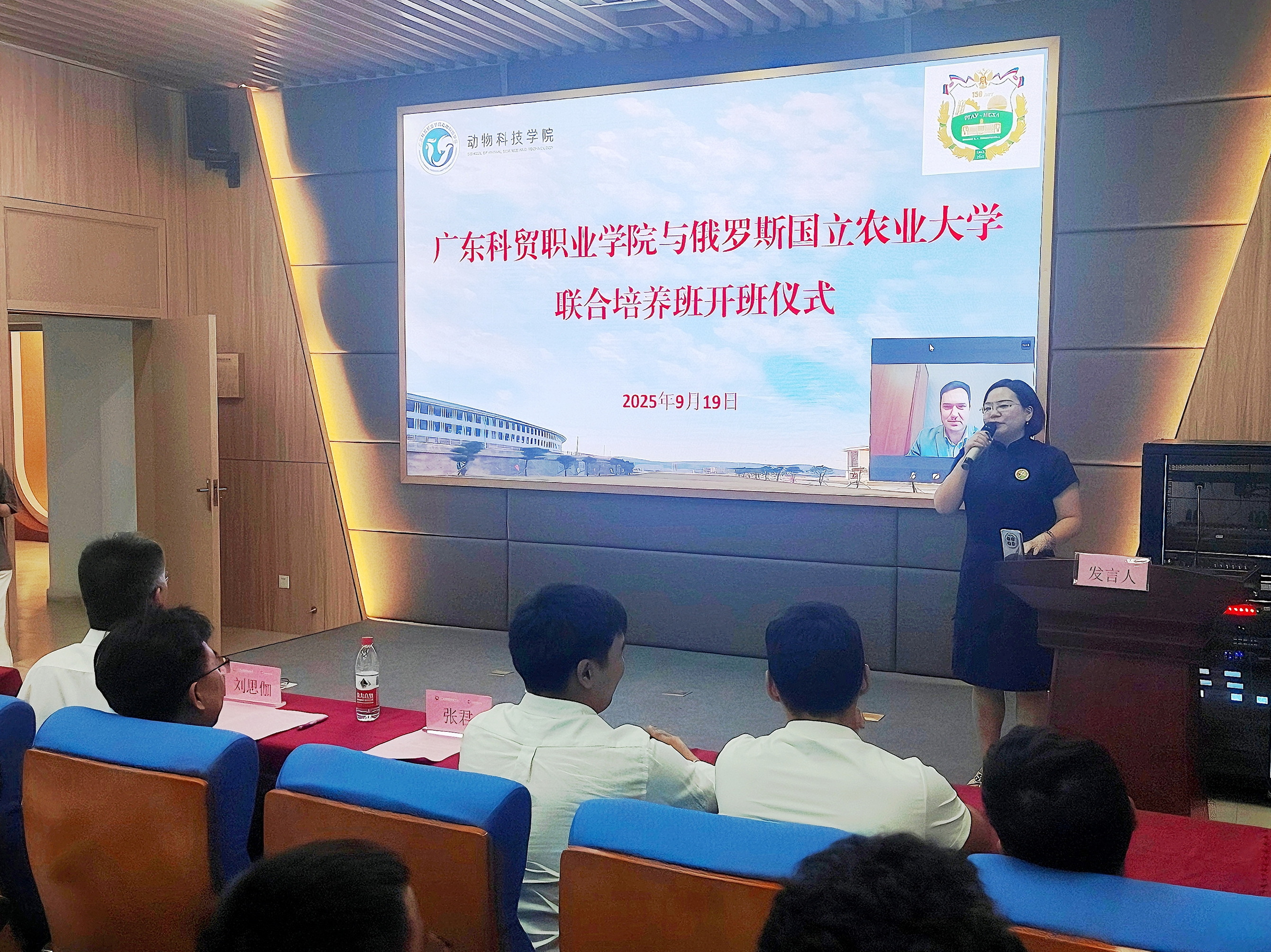 7d71369e844a2c79704179ea7659e763