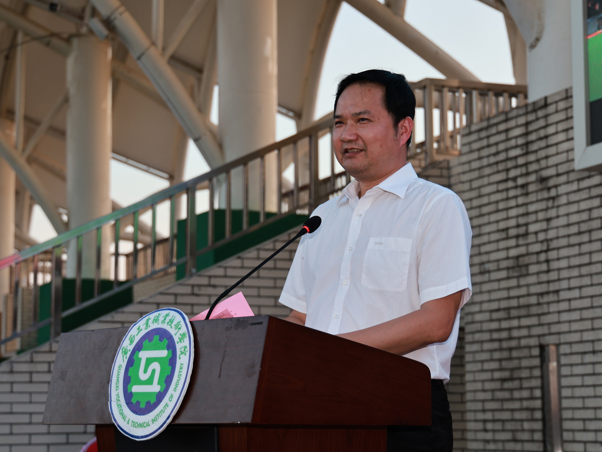 谭冠晖代表学校致辞