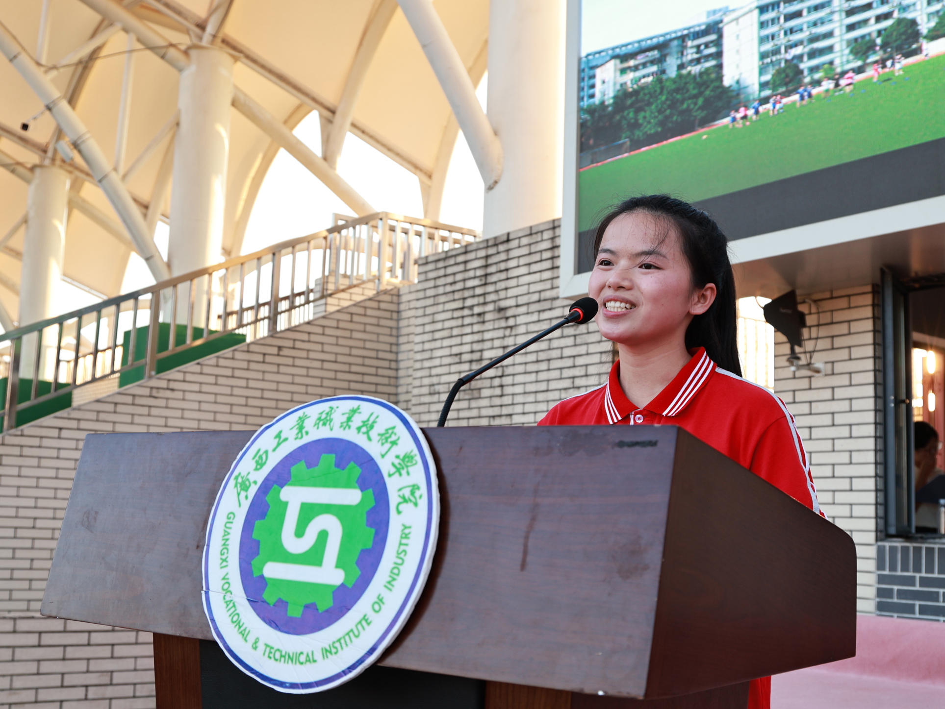 老生代表韦培炜发言