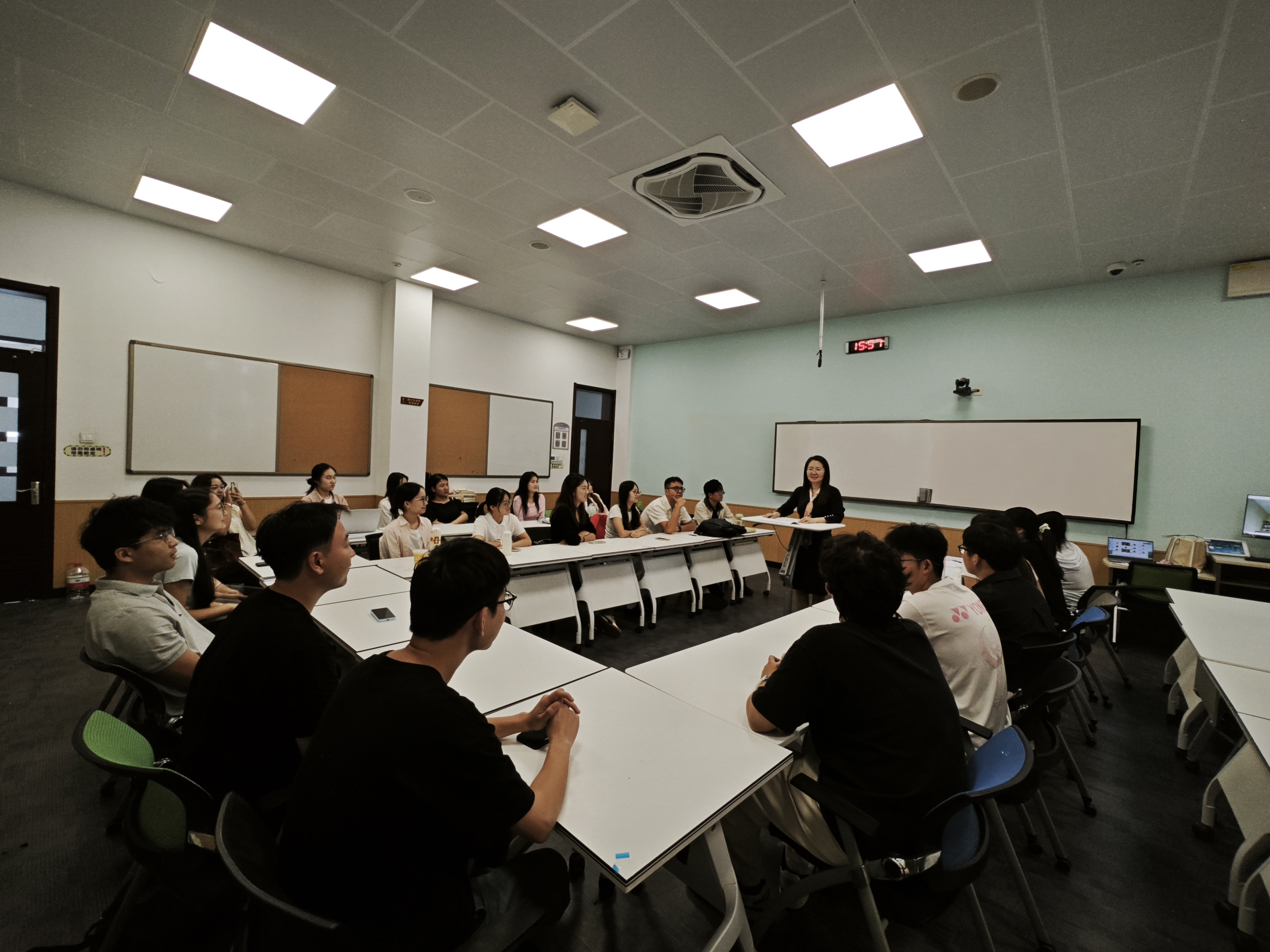 赵婷廷教授分享经典战争文学作品感悟