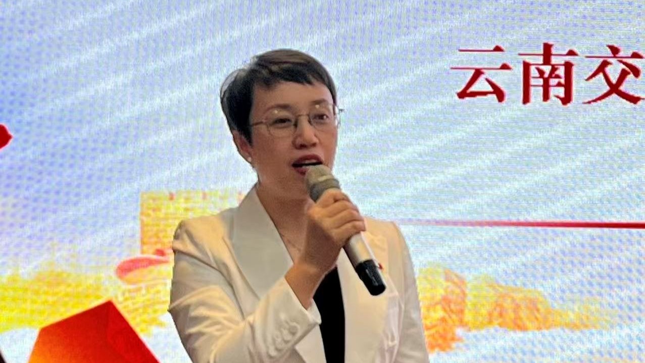 图2：苗姗姗老师开展入党启蒙教育