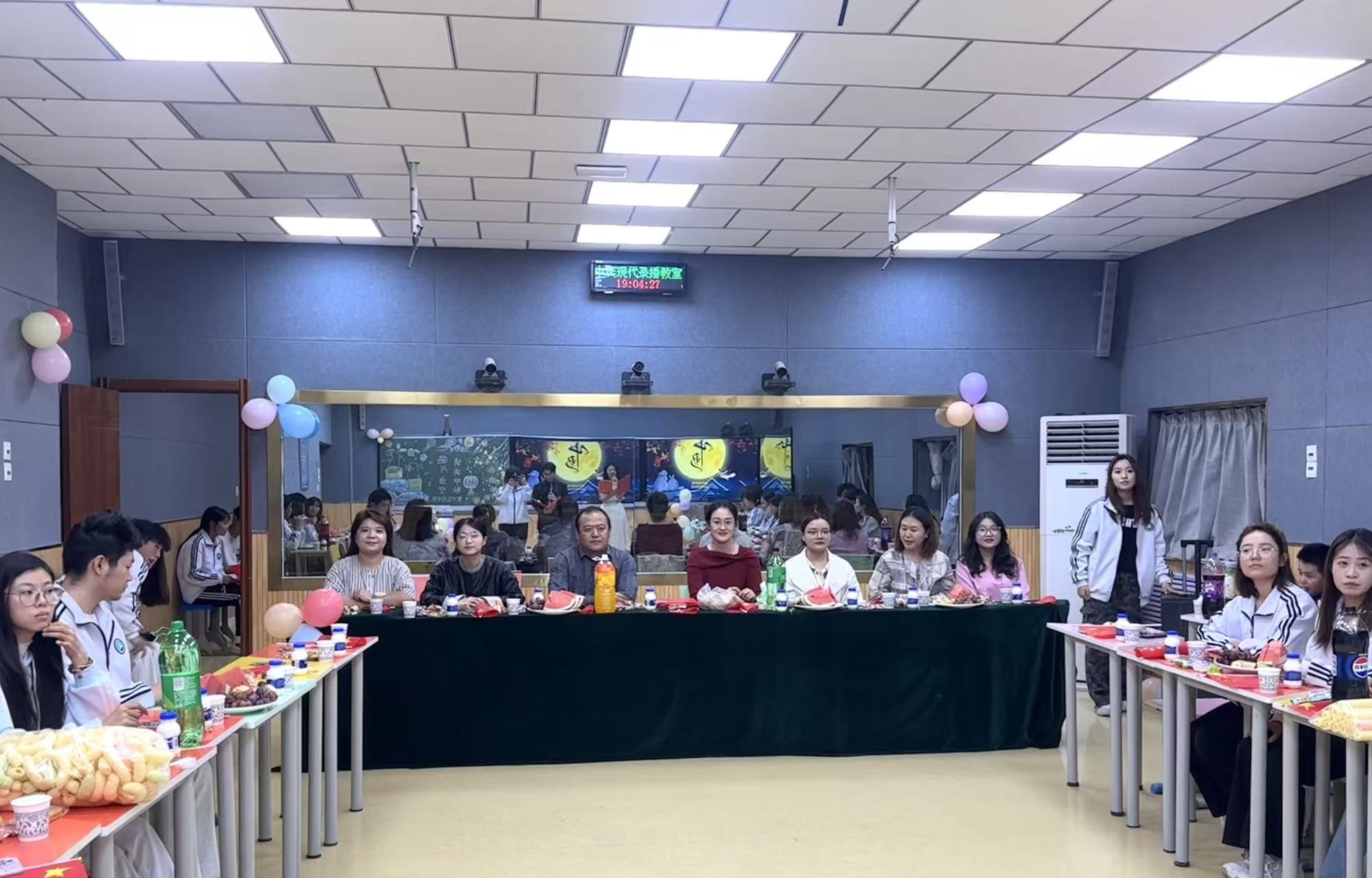 aec639608a949701d9f8e3220f42353e